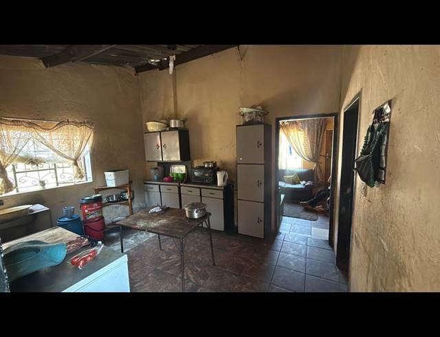 5 BEDROOM HOUSE FOR SALE IN TEMBISA CENTRAL